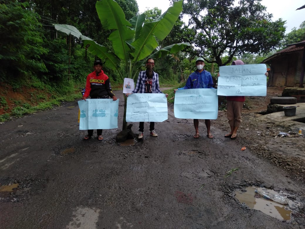 Akses Jalan Cianjur Selatan Rusak Parah, Warga Tuntut Perbaikan